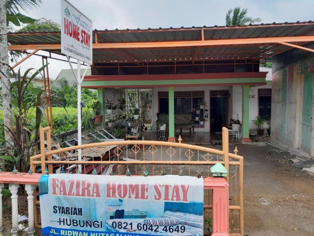 Oyo 91477 Fazira Home Stay Syariah Sibolga Exterior foto